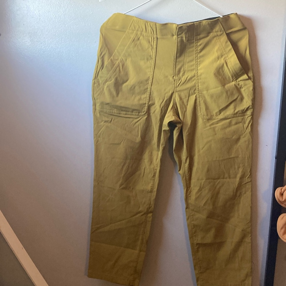 Cute  cropped hiking pants☀️ worn only once